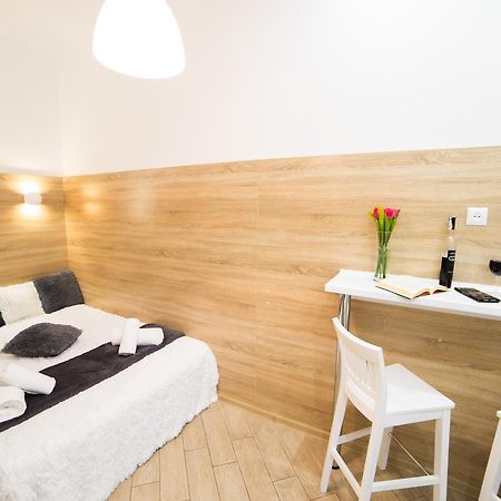 Mini Economy Apartments- Filatova 10 Lviv Dış mekan fotoğraf