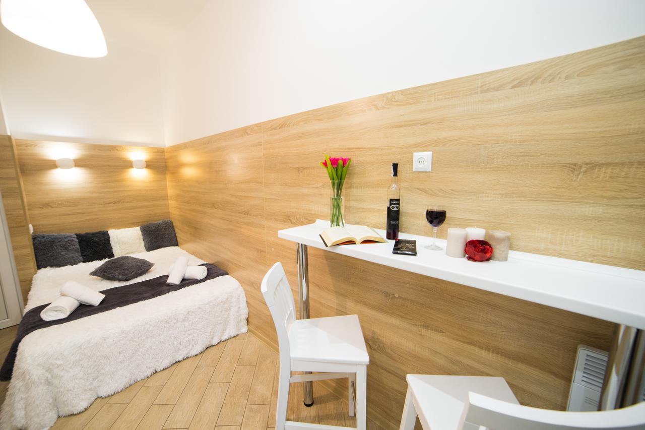 Mini Economy Apartments- Filatova 10 Lviv Dış mekan fotoğraf